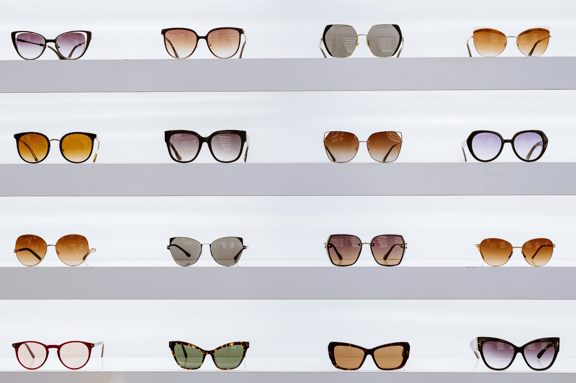 Gafas de sol clásicas en exhibición